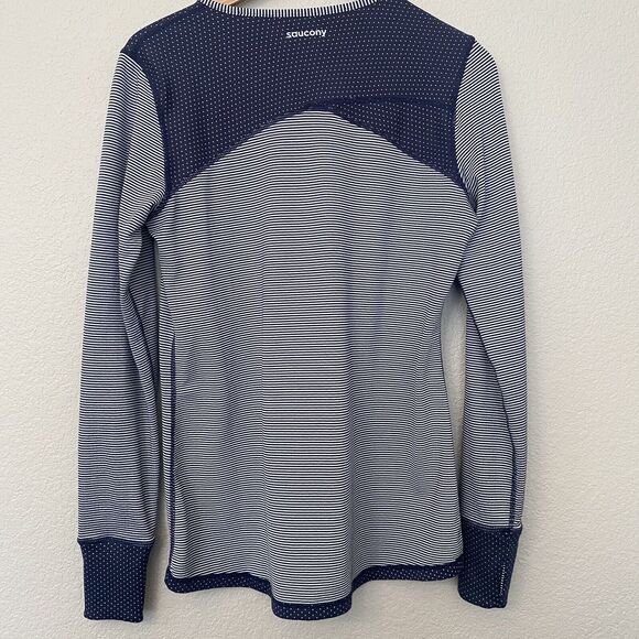 Saucony Swift blue long sleeve running ,yoga Reversible Size M/L EUC - Picture 4 of 4